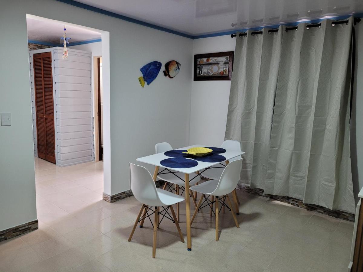 Y Restaurante Miss Elma * Fresh Water Bay