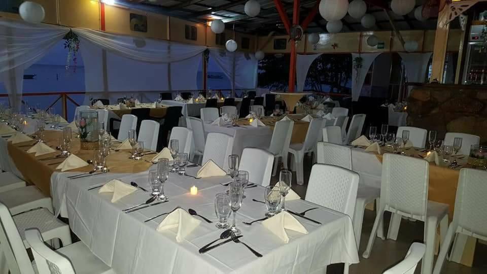 Y Restaurante Miss Elma * Fresh Water Bay