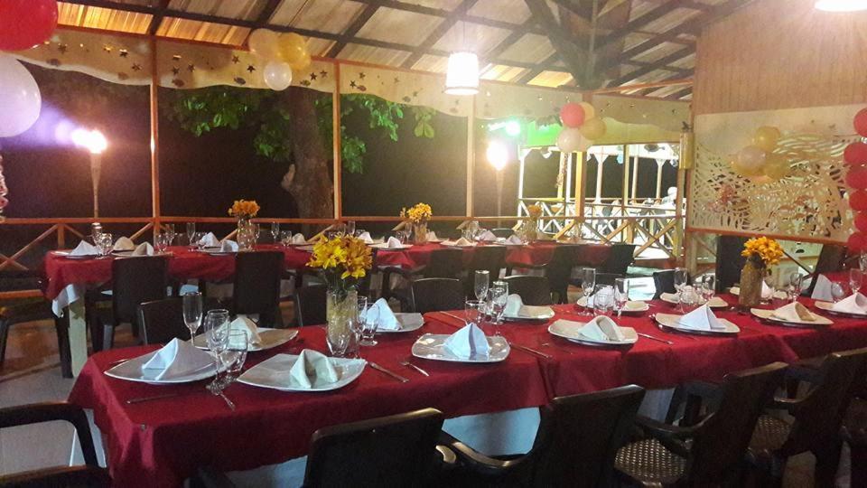 Y Restaurante Miss Elma * Fresh Water Bay