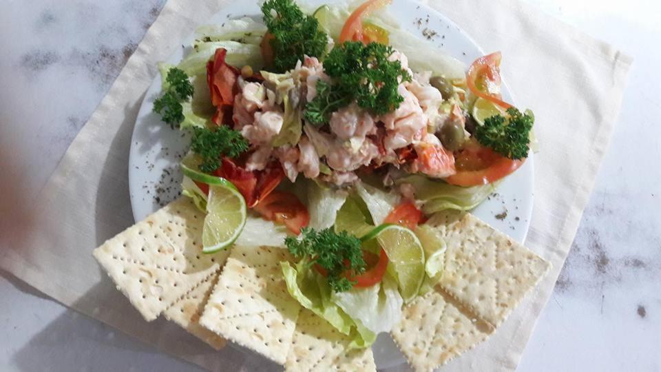 Y Restaurante Miss Elma Fresh Water Bay