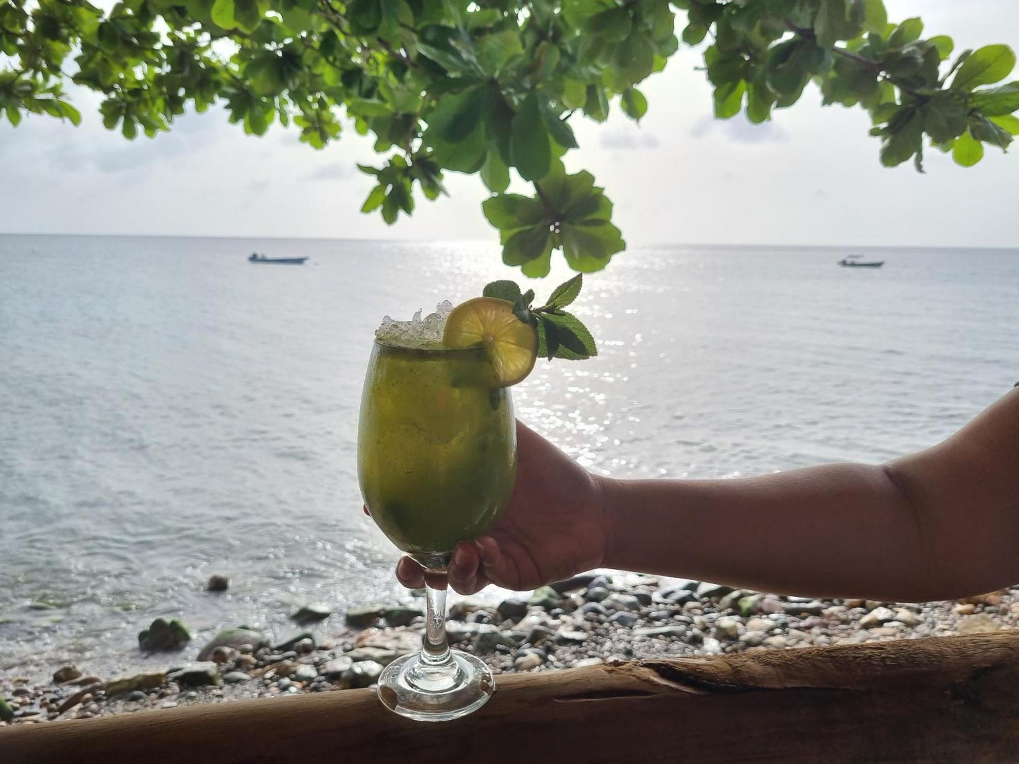 Y Restaurante Miss Elma * Fresh Water Bay