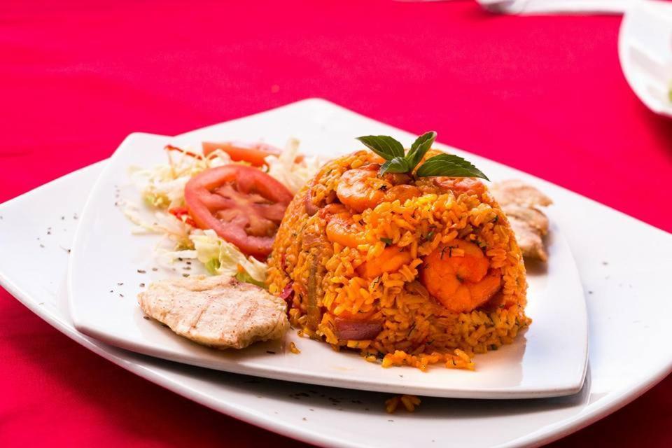Y Restaurante Miss Elma * Fresh Water Bay