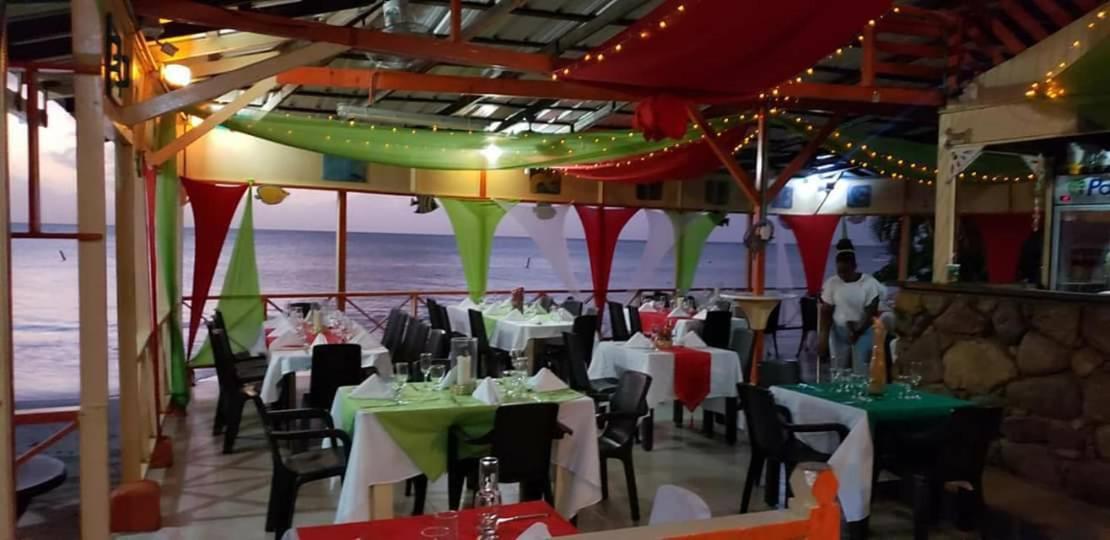 Y Restaurante Miss Elma * Fresh Water Bay